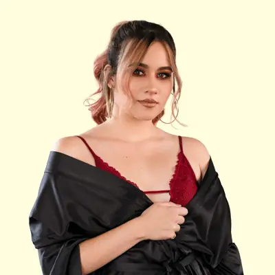 Retrato femenino con bata de satín negra